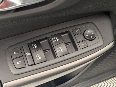 Used 2020 Jeep Cherokee Latitude image 11