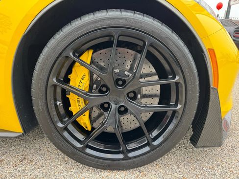 Used 2015 Chevrolet Corvette Z06 w/ Z07 Performance Package image 18