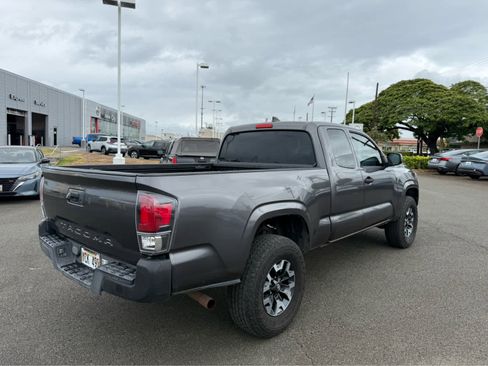 Used 2017 Toyota Tacoma SR5 RWD image 3