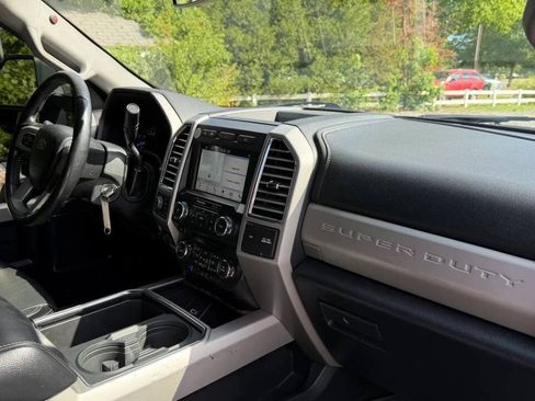 Used 2017 Ford F250 Lariat w/ Lariat Value Package AWD/4WD image 42