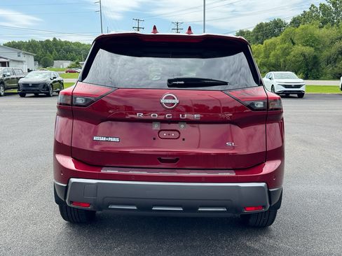 Used 2025 Nissan Rogue SL w/ Tech Package FWD image 3