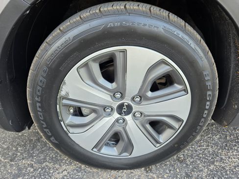 Used 2022 Kia Niro LX FWD image 40