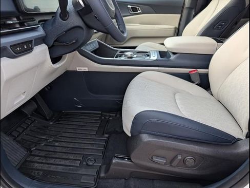 New 2026 Kia Carnival EX FWD image 7