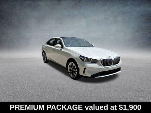 Used 2026 BMW 530i xDrive 530i xDrive w/ Premium Package image 2