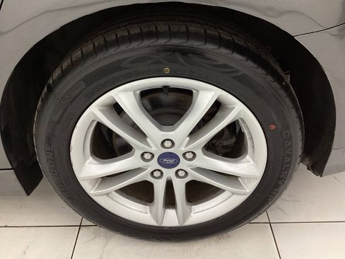 Used 2018 Ford Fusion SE w/ Fusion SE Technology Package image 46