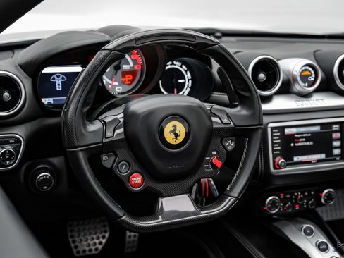 Used 2016 Ferrari California T image 48