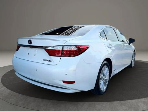 Used 2013 Lexus ES 300h w/ Luxury Pkg FWD image 11