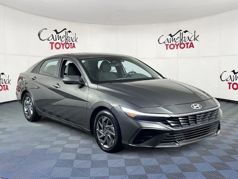 Used 2024 Hyundai Elantra SEL image 3