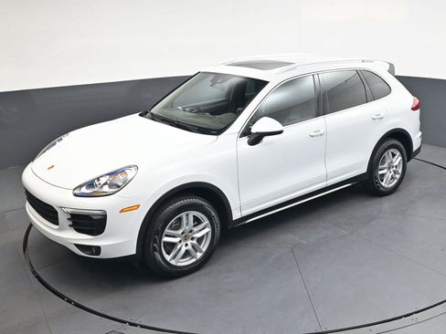 Used 2017 Porsche Cayenne Platinum Edition AWD/4WD image 24