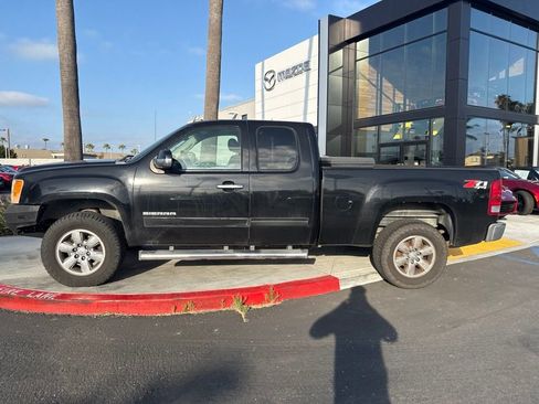 Used 2011 GMC Sierra 1500 SLT w/ SLT Convenience Package AWD/4WD image 8