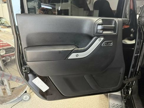 Used 2017 Jeep Wrangler Unlimited Sahara AWD/4WD image 18