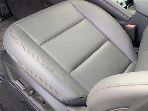 Used 2026 Ford Explorer Active w/ Active Comfort Package image 9