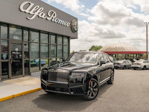 Used 2025 Rolls-Royce Cullinan image 2