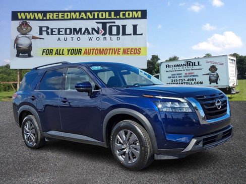 Used 2025 Nissan Pathfinder SV AWD/4WD image 1