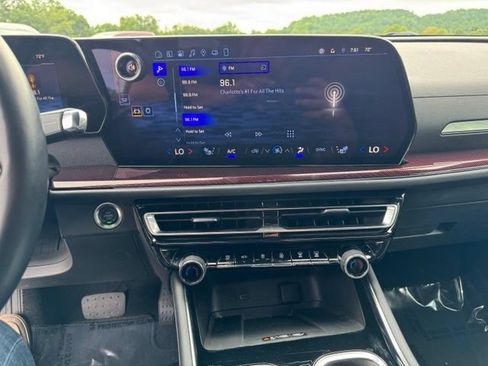 Used 2025 Chevrolet Traverse Z71 AWD/4WD image 29