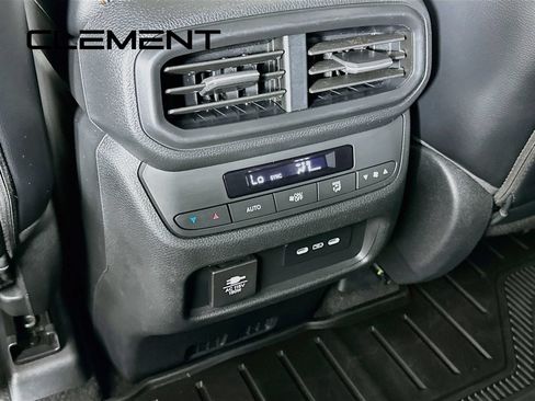 Used 2025 Honda Pilot TrailSport image 34