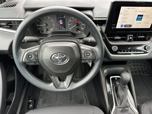Used 2025 Toyota Corolla LE image 13