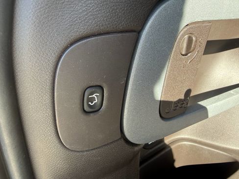 Used 2014 Jeep Cherokee Trailhawk w/ Comfort/Convenience Group image 14