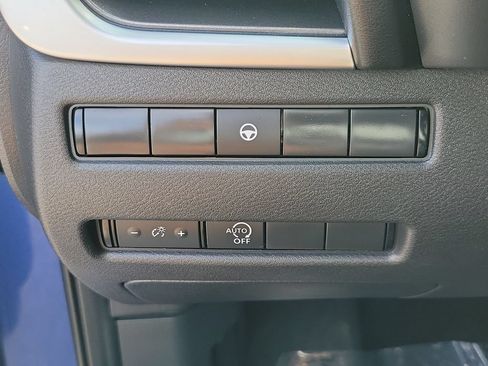 Used 2023 Nissan Rogue SV FWD image 30