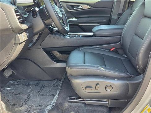 Used 2024 Chevrolet Traverse LT image 15