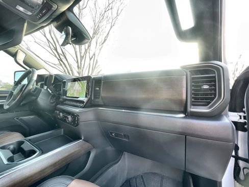 Used 2024 Chevrolet Silverado 2500 High Country w/ Technology Package image 28