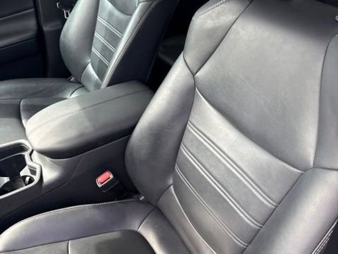 Used 2019 Toyota RAV4 XLE Premium w/ Cold Weather Package FWD image 6