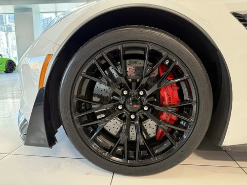 Used 2016 Chevrolet Corvette Z06 w/ 3LZ Preferred Equipment Group image 28