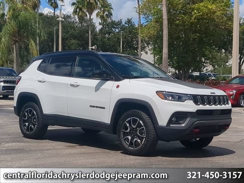 Used 2025 Jeep Compass Trailhawk AWD/4WD image 1