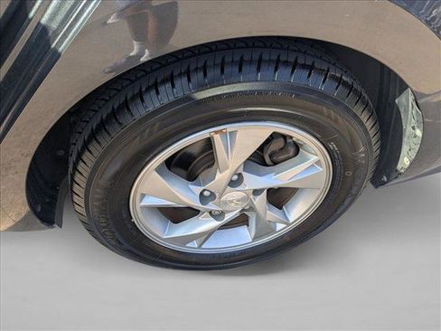 Used 2022 Hyundai Elantra SE FWD image 20