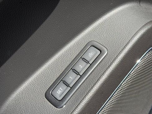 Used 2018 Chevrolet Tahoe Premier RWD image 19