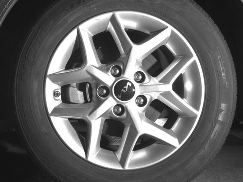 Used 2025 Kia Soul LX w/ LX Technology Package image 12