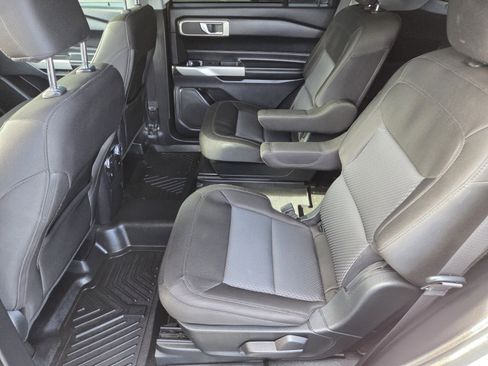 Certified 2022 Ford Explorer XLT image 11