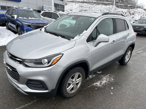Used 2019 Chevrolet Trax LT w/ LT Convenience Package image 17