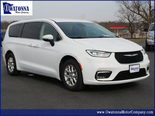Certified 2023 Chrysler Pacifica Touring-L FWD image 1