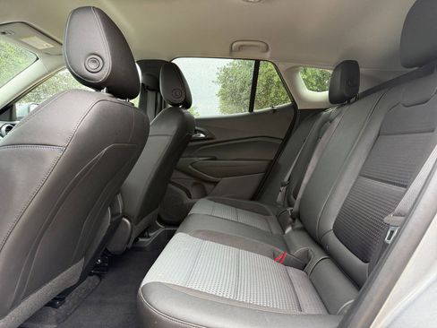 Used 2025 Chevrolet Trax LT FWD image 25
