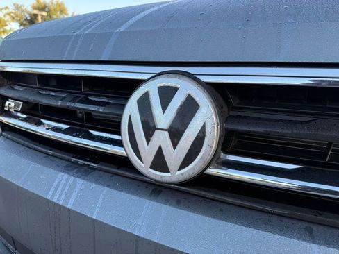 Used 2020 Volkswagen Tiguan SE R-Line image 5