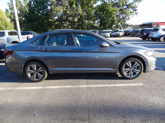 Used 2024 Volkswagen Jetta SE FWD image 5