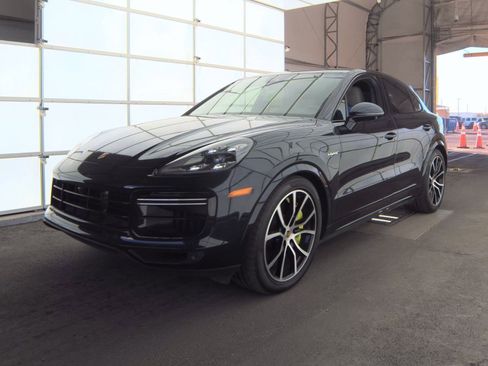 Used 2020 Porsche Cayenne Turbo S image 2