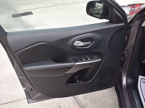 Used 2020 Jeep Cherokee Limited AWD/4WD image 9