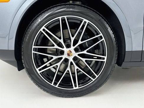 New 2026 Porsche Cayenne Coupe AWD/4WD image 33