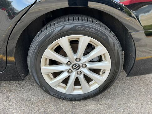 Used 2018 Toyota Camry LE image 12