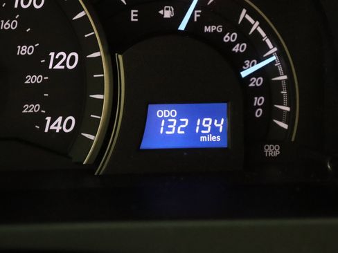 Used 2012 Toyota Camry LE image 37