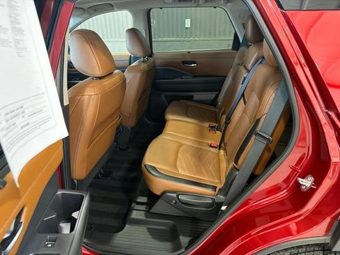 Used 2025 Nissan Pathfinder Platinum w/ Cargo Package AWD/4WD image 11