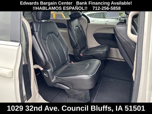 Used 2020 Chrysler Pacifica Limited w/ Tire & Wheel Group FWD image 10