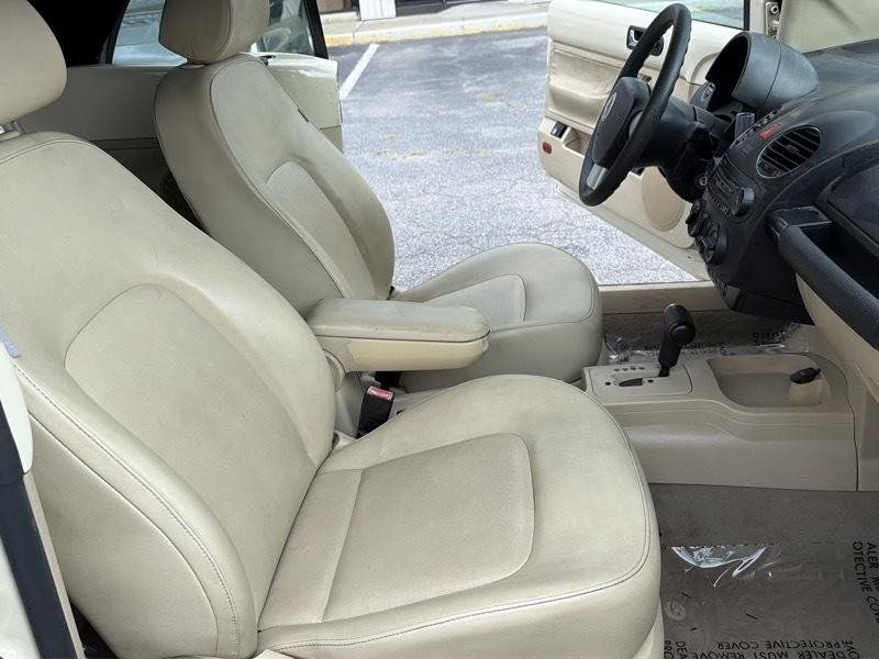 Used 2006 Volkswagen Beetle Convertible w/ Package 1 FWD image 16