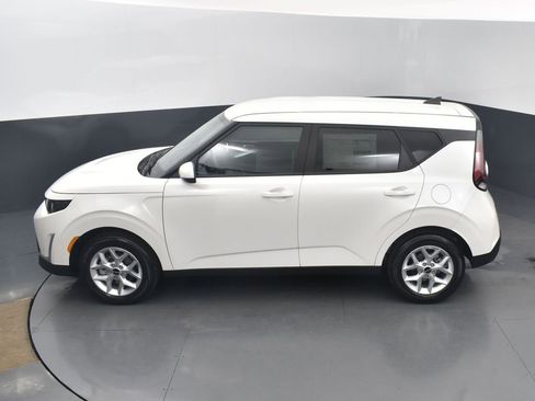 Used 2025 Kia Soul LX w/ LX Technology Package FWD image 39
