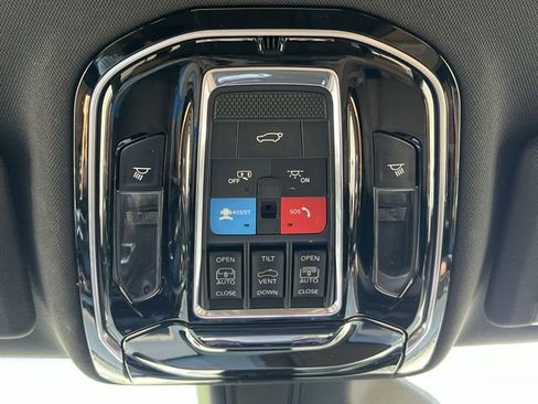 Used 2022 Jeep Grand Cherokee Summit RWD image 31
