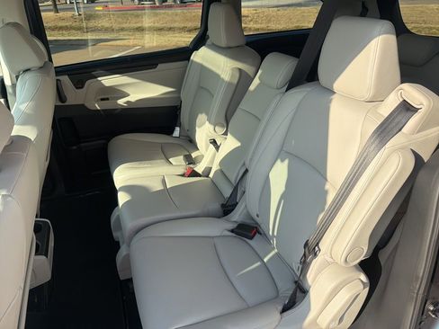 Certified 2026 Honda Odyssey EX-L image 18