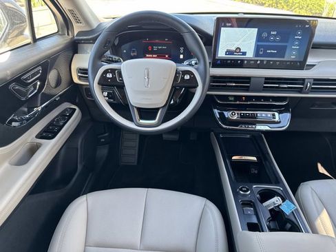 New 2025 Lincoln Corsair FWD w/ Equipment Group 101A image 25