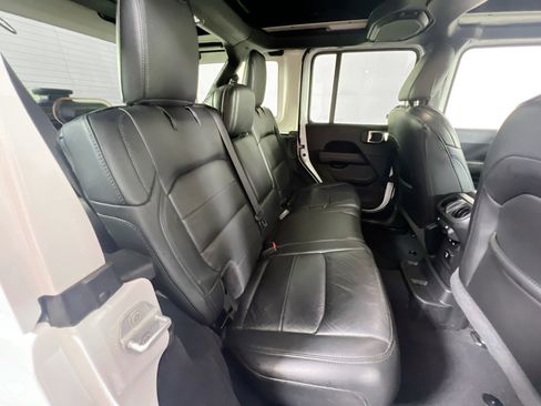 Used 2022 Jeep Wrangler Unlimited Sahara image 26